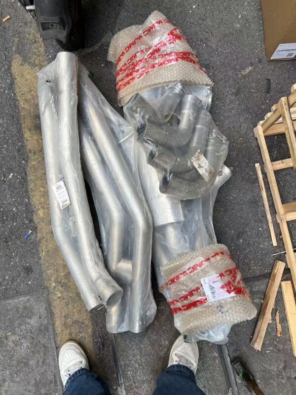 Lamborghini URUS Italian Tubi Exhaust System Black Tail Pipe has some defects, available for sale - Image 4